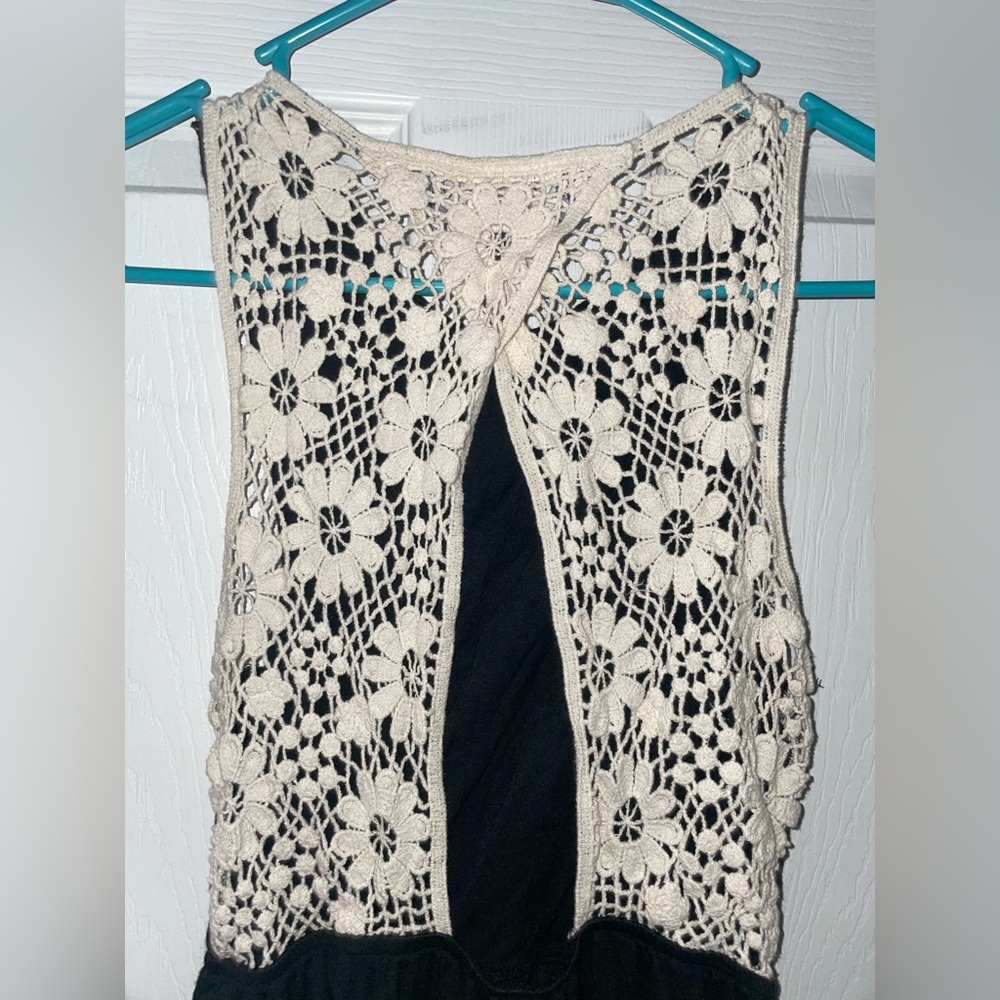 Small dress with lace detailed back - Picture 3 of 4